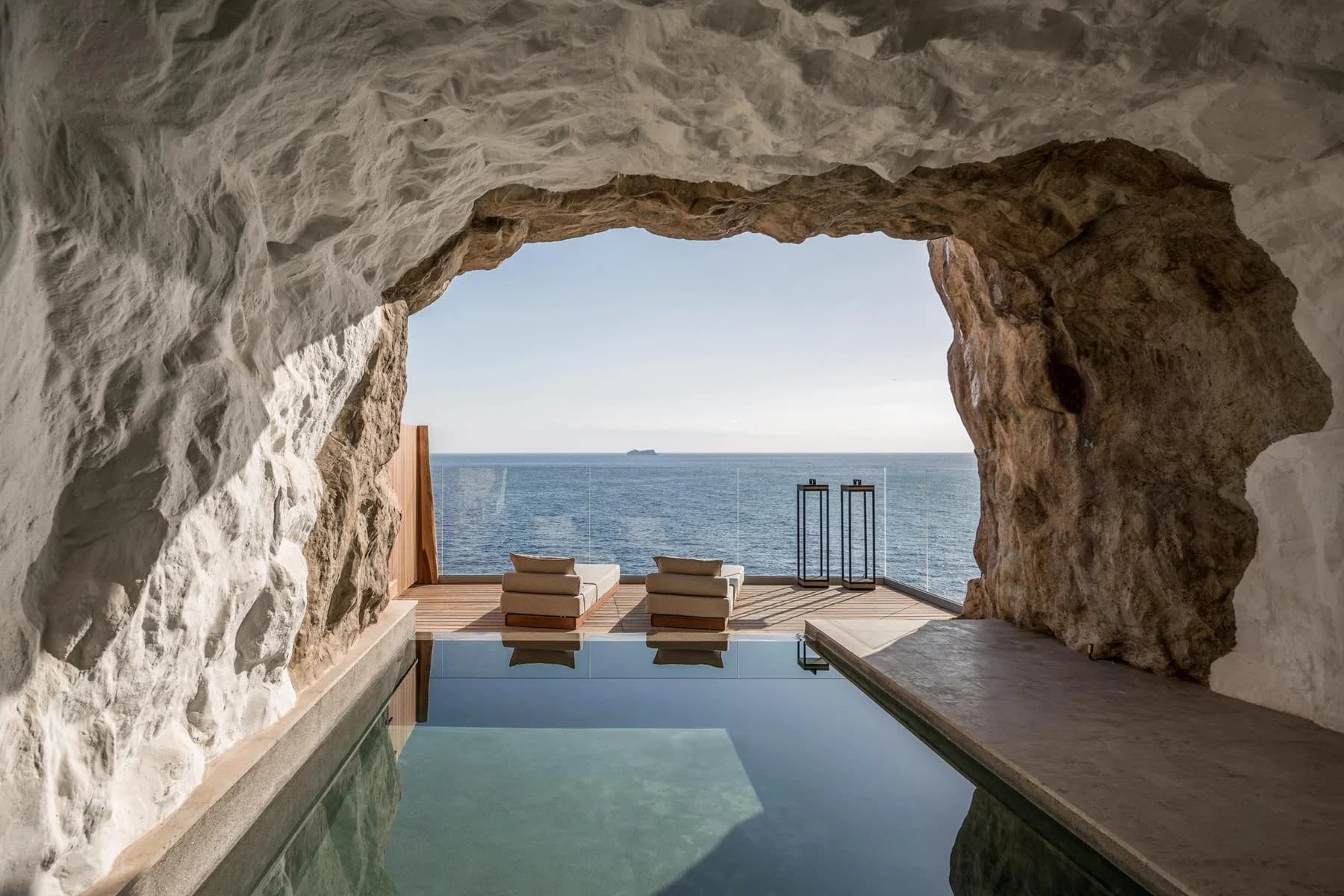 The Best Luxury Suites in Crete: An Exclusive Curation for an Unforgettable Stay | LaSuite.com