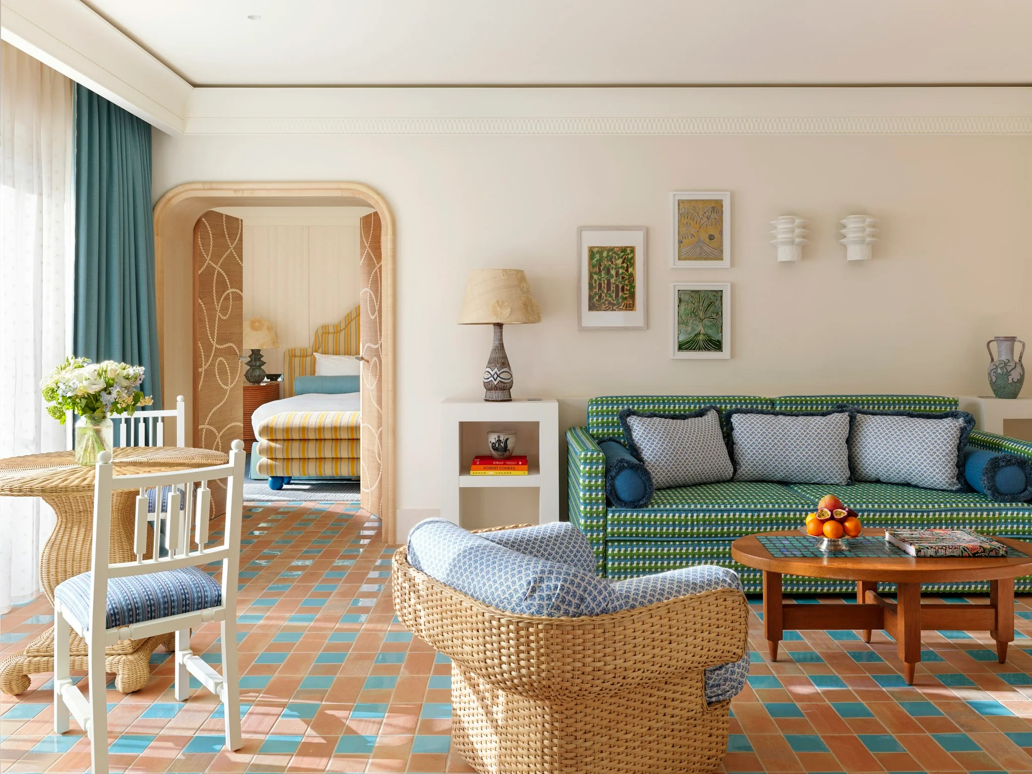 DHNQupDbOkGgAFvEPlaolA_Suite_Deluxe_Hotel_Byblos_Saint_TropezCStephan_Julliard_(2)